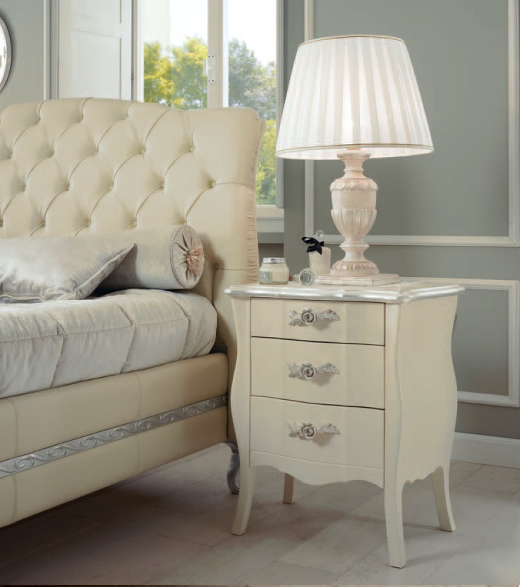 Прикроватная тумба Irina art.7831 от магазина Piramida Interiors
