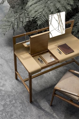 Косметический столик Scribe 2018 BACKSTAGE от магазина Piramida Interiors