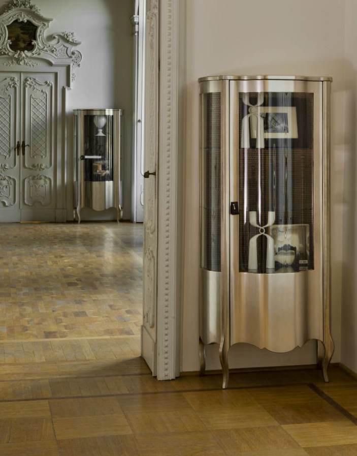 Витрина What is Beauty art.PRET-A-PORTER от магазина Piramida Interiors